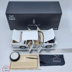 1:18 XiaoGuang 1992 Lincoln Continental Towncar V8 White