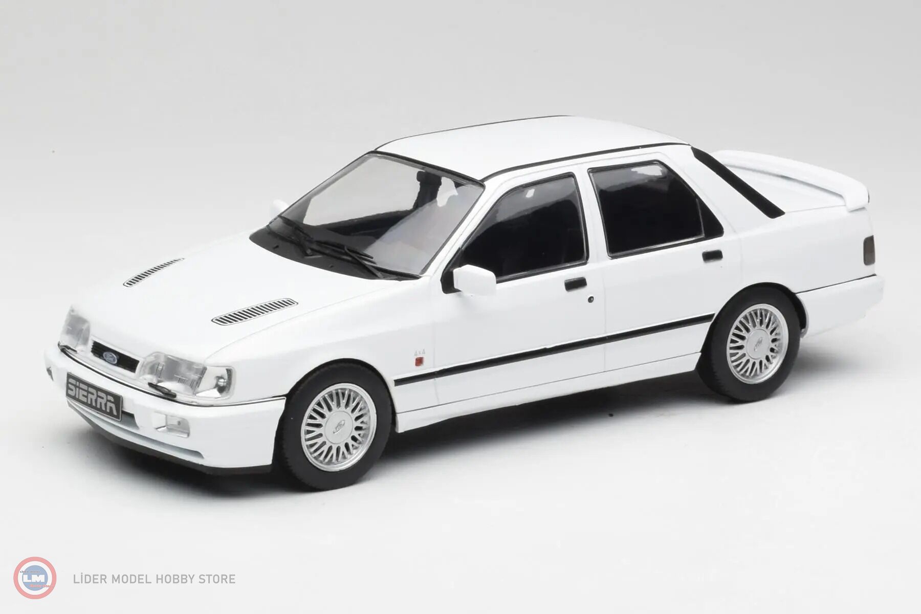 1:18 MCG 1992 Ford Sierra Cosworth 4x4