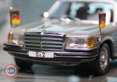 1:43 1972 Mercedes Benz 350 SEL (W116) ve  'HELMUT SCHMIDT' Figürü