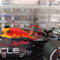 1:18 Spark 2023 Red Bull Racing RB19 Winner Bahrain 2023 Verstappen #1