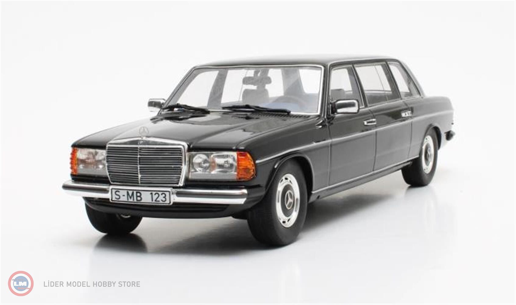 1:18 1978 Mercedes Benz 250 W123 Lang Limousine