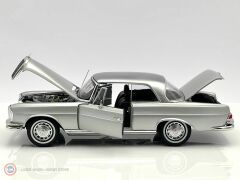 1:18 Norev 1969 Mercedes Benz 250 SE Coupe W111