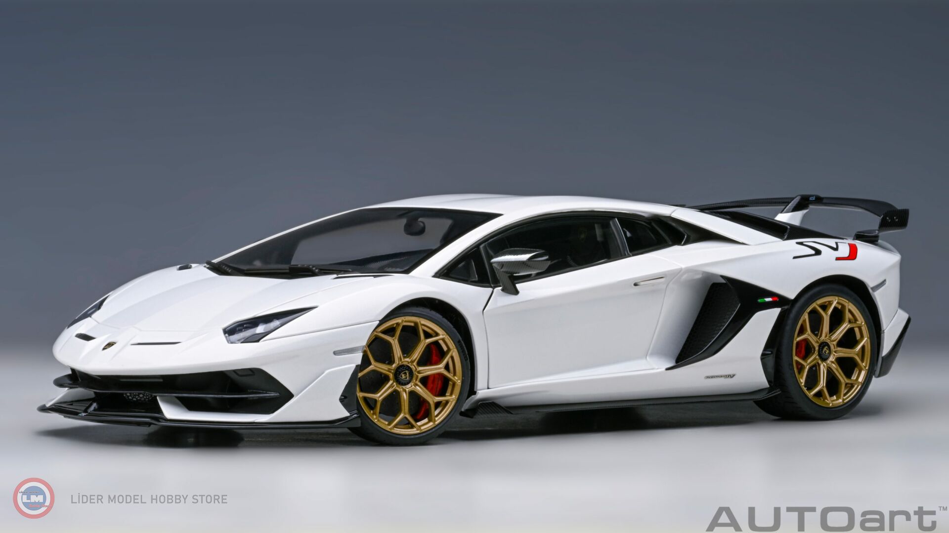 1:18 2017 Lamborghini Aventador SVJ (Bianco AsopoMetallic White)