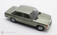 1:18 1976 Mercedes Benz E Class 280E W123