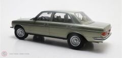 1:18 1976 Mercedes Benz E Class 280E W123