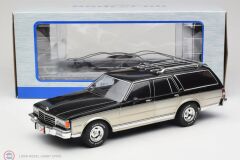 1:18 MCG 1985 Chevrolet Caprice Estate Wagon Silver/Black