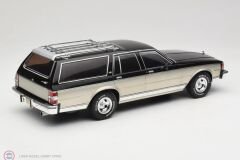 1:18 MCG 1985 Chevrolet Caprice Estate Wagon Silver/Black