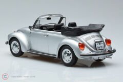 1:18 1973 Volkswagen Beetle 1303 Cabriolet