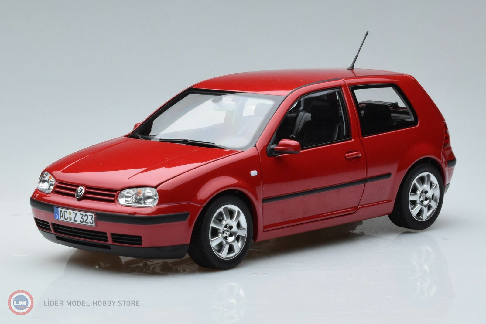 1:18 Norev 2002 Volkswagen Golf IV