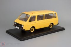 1:24 1976 Raf 22038 Minibus