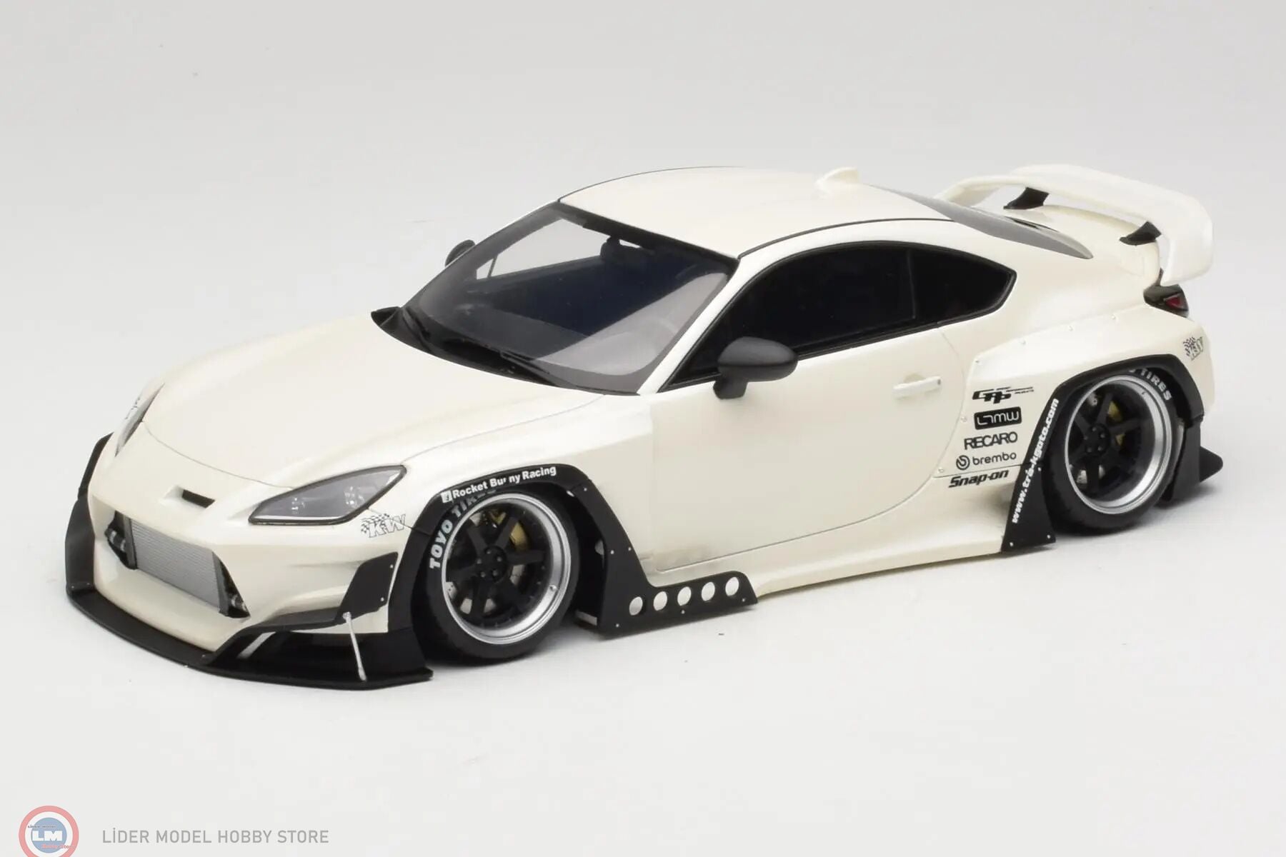 1:18 GT Spirit 2023 Toyota GR86 Pandem Crystal White