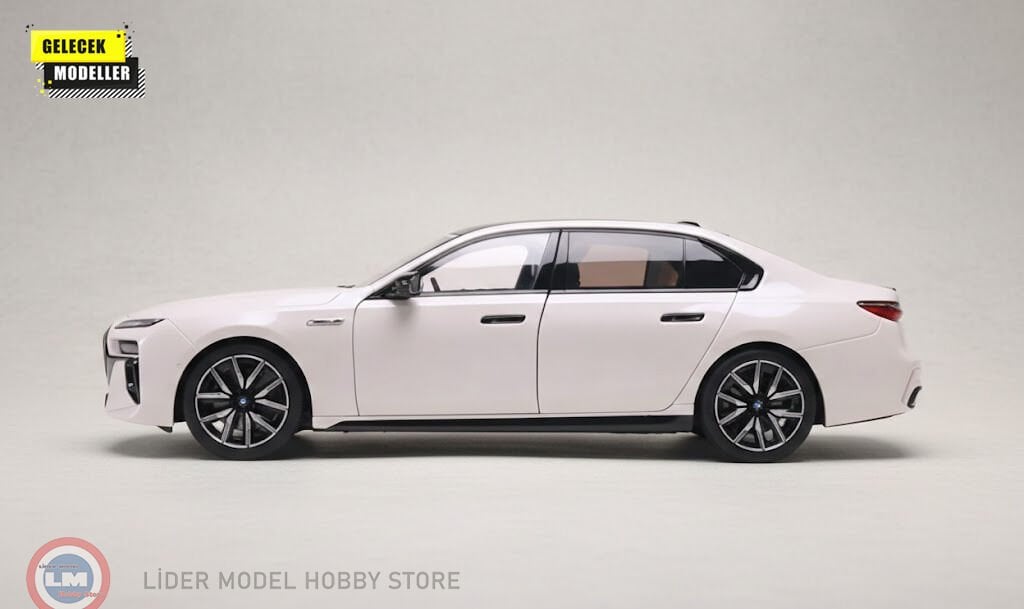 1:18 Minichamps 2024 BMW i7 M70 G70