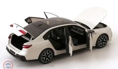 1:18 Minichamps 2024 BMW i7 M70 G70