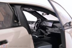 1:18 Minichamps 2024 BMW i7 M70 G70