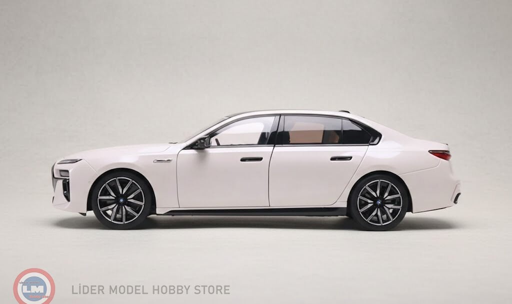 1:18 Minichamps 2024 BMW i7 M70 G70