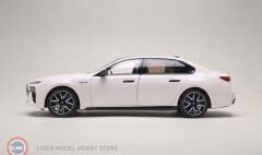1:18 Minichamps 2024 BMW i7 M70 G70