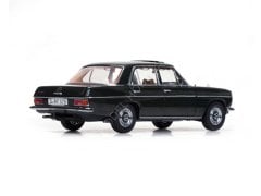 1:18 1968 Mercedes Benz 200 Strich 8 Saloon