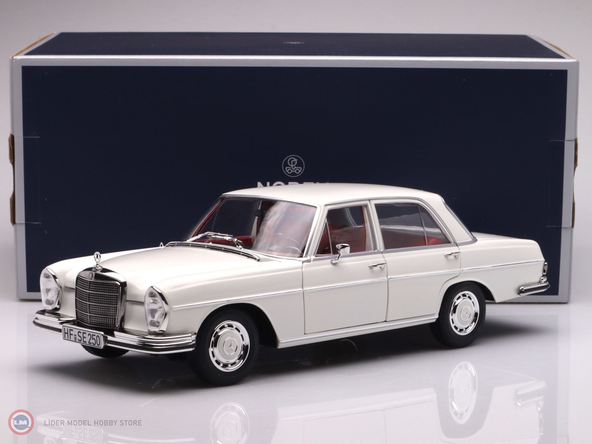 1:18 1965 Mercedes Benz 250 SE Limousine W108