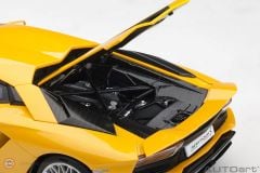 1:18 2017 Lamborghini Aventador S (New Giallo Orion)