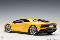 1:18 2017 Lamborghini Aventador S (New Giallo Orion)