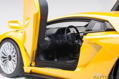 1:18 2017 Lamborghini Aventador S (New Giallo Orion)