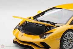 1:18 2017 Lamborghini Aventador S (New Giallo Orion)