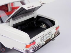 1:18 1965 Mercedes Benz 250 SE Limousine W108