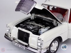 1:18 1965 Mercedes Benz 250 SE Limousine W108