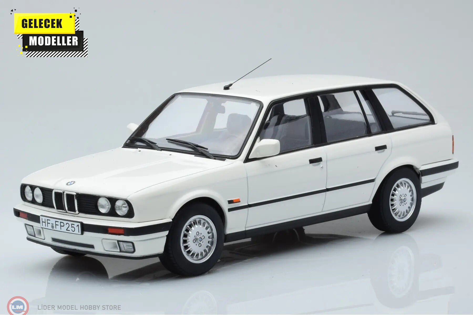 1:18 Norev 1991 BMW 3 Series 325i E30 Touring