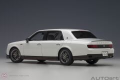 1:18 Autoart 2018 Toyota Century GRMN (Pearl White)