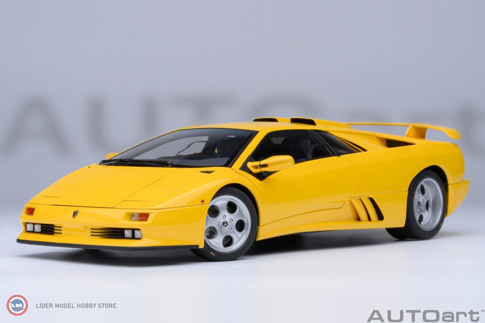 1:18 Autoart 1995 Lamborghini Diablo SE JOTA Superfly Yellow