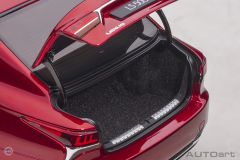 1:18 2018 Lexus LS 500h (Morello Red Metallic)