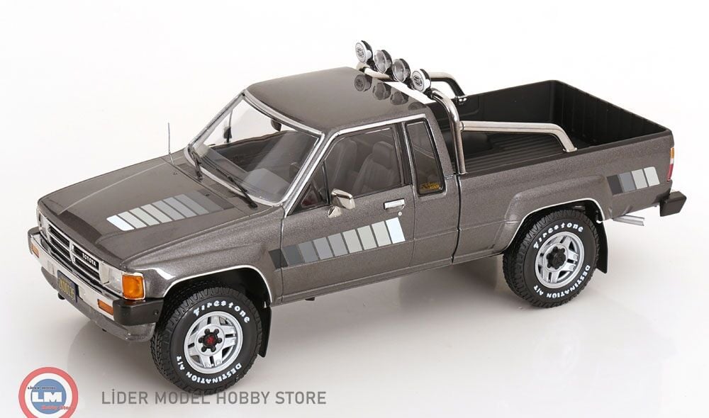 1:18 KK Scale 1985 Toyota Hilux Truck Xtra Cab 4x4 Pickup