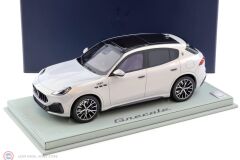 1:18 BBR 2022 Maserati Grecale Trofeo With Showcase ight grey 