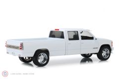 1:18 1997 Chevrolet Custom Silverado 3500