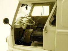 1:18 1965 Renault Estafette 800 Van