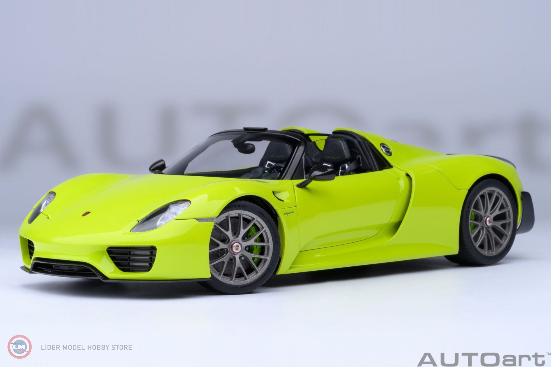 1:18 Autoart 2013 Porsche 918 Spyder WEISSACH PACKAGE (acid green)