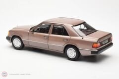 1:18 1989 Mercedes Benz E Class 230 E W124 - Rosewood