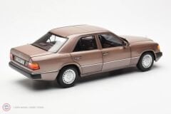 1:18 1989 Mercedes Benz E Class 230 E W124 - Rosewood