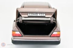 1:18 1989 Mercedes Benz E Class 230 E W124 - Rosewood