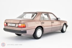 1:18 1989 Mercedes Benz E Class 230 E W124 - Rosewood
