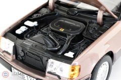 1:18 1989 Mercedes Benz E Class 230 E W124 - Rosewood