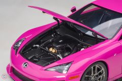 1:18 Autoart 2010 Lexus LFA (Passionate Pink)
