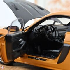 1:18 Norev 2023 Porsche Cayman GT4 RS Weissach Pack