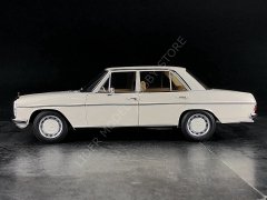 1:18 1968 Mercedes Benz 200 W114 - W115