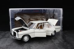 1:18 1968 Mercedes Benz 200 W114 - W115