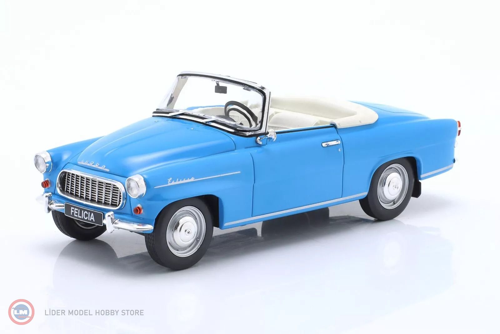 1:24 WhiteBox 1959 Skoda Felicia Cabriolet