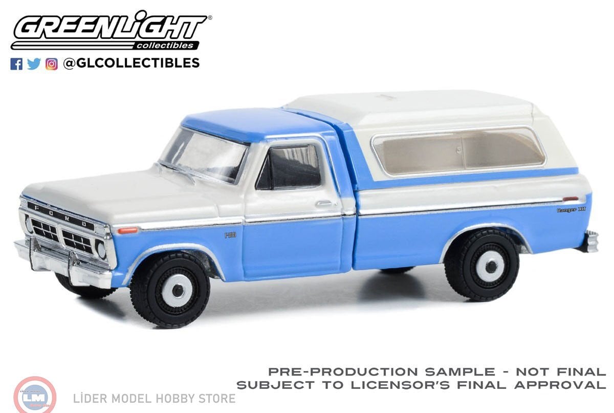 1:64 Greenlight 1975 Ford F100 Ranger XLT with Camper Shell Wind Blue and Wimbledon White)