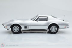 1:18 Norev 1969 Chevrolet Corvette C3 Coupe