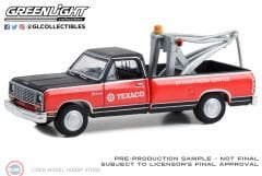1:64 Greenlight 1983 Dodge Ram D100 Royal SE with Drop In Tow Hook Texaco